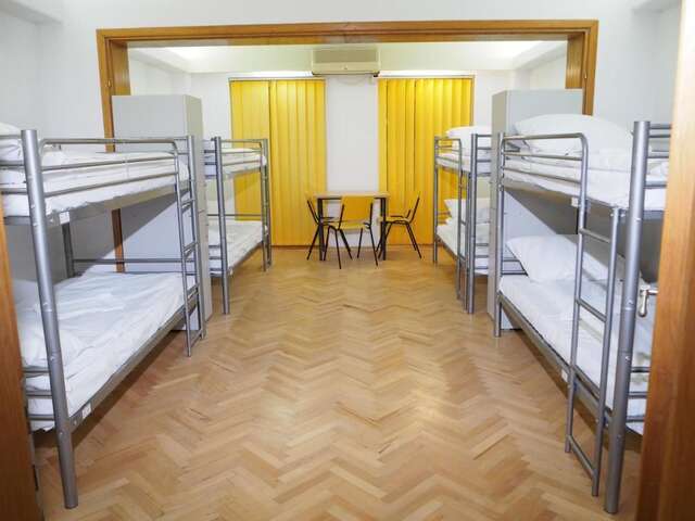 Хостелы Sleep Inn Hostel Бухарест-18